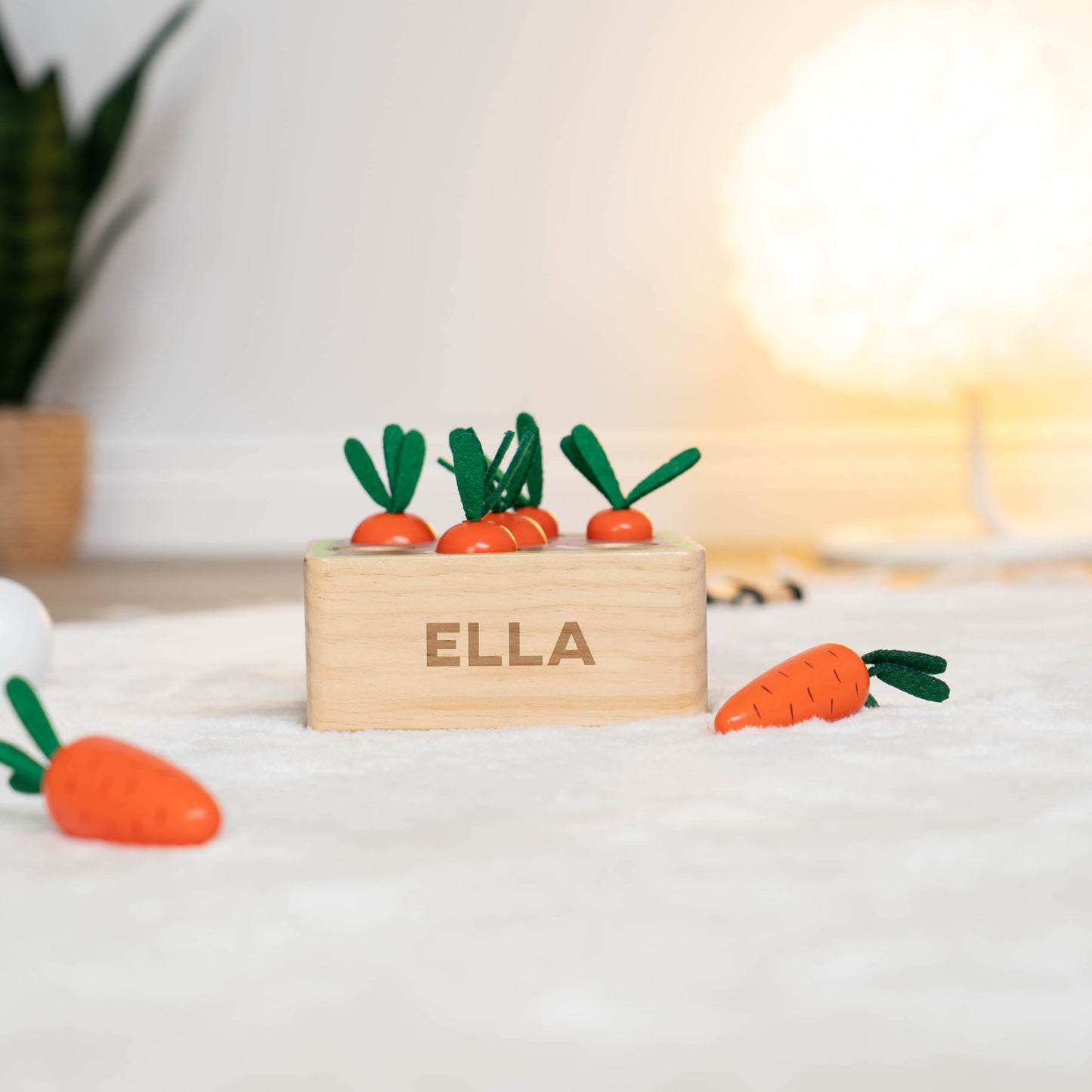 Steckspiel Möhre aus Holz mit Personalisierung